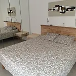 Villapapyrustoulon Βίλα *