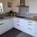Villapapyrustoulon Βίλα Τουλόν