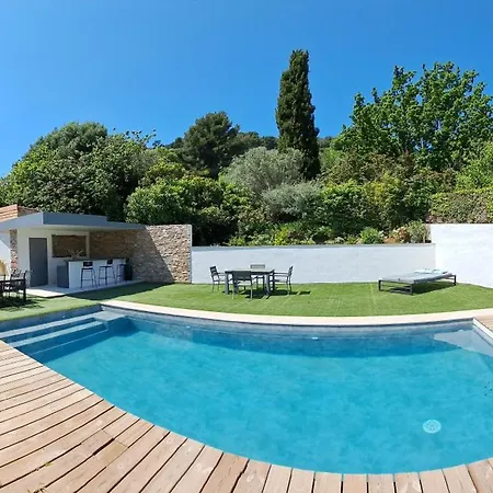 Villapapyrustoulon Villa *