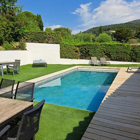 Villapapyrustoulon Villa