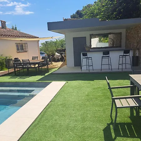 Villapapyrustoulon Villa *