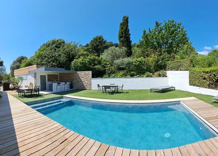 Villapapyrustoulon Villa *