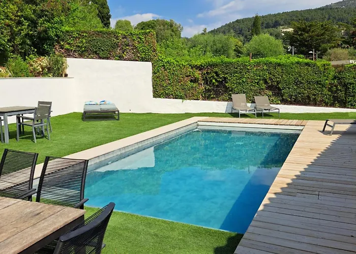 Villapapyrustoulon Villa