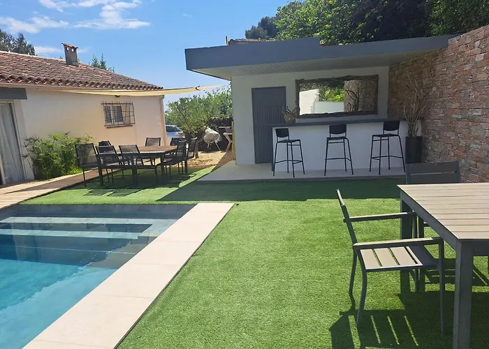 Villapapyrustoulon Villa *